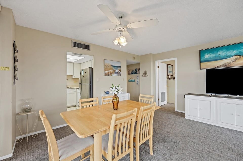 Condo, 2 Bedrooms | Dining