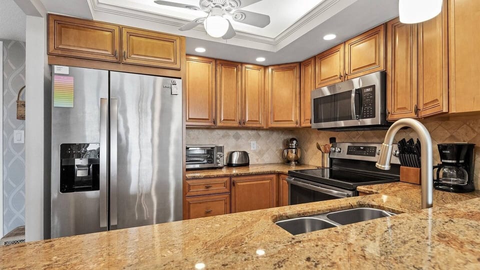 Condo, 2 Bedrooms | Private kitchen | Fridge, oven, coffee/tea maker, toaster
