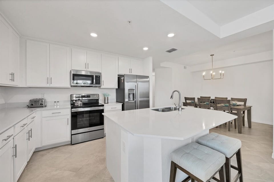 Condo, 3 Bedrooms | Private kitchen | Coffee/tea maker, fridge, oven, toaster
