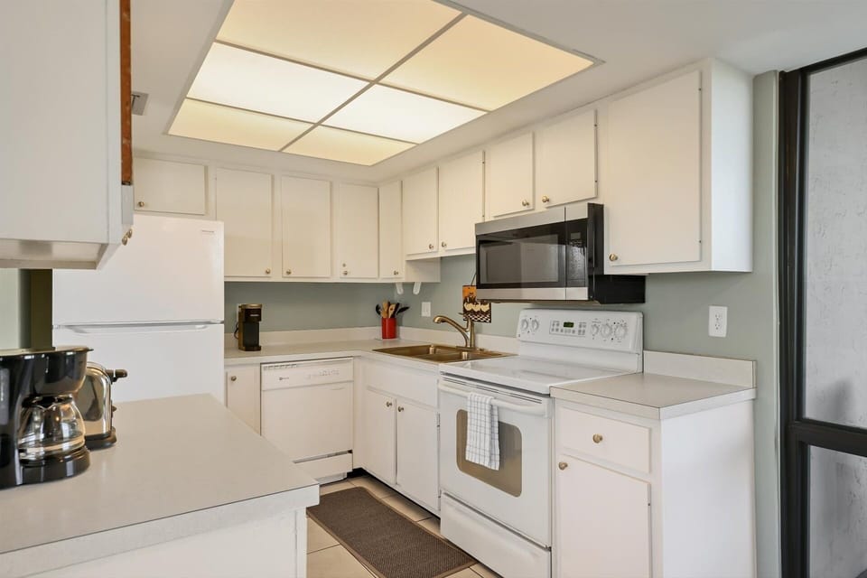 Condo, 2 Bedrooms | Private kitchen | Coffee/tea maker, fridge, oven, toaster