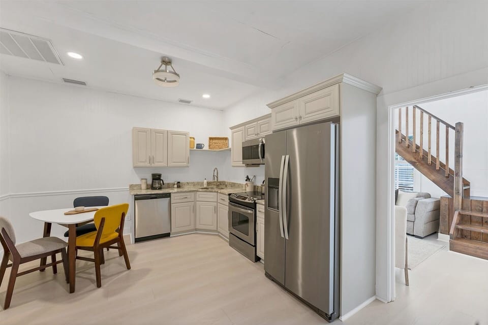 Apartment, 1 Bedroom | Private kitchen | Fridge, oven, coffee/tea maker, toaster