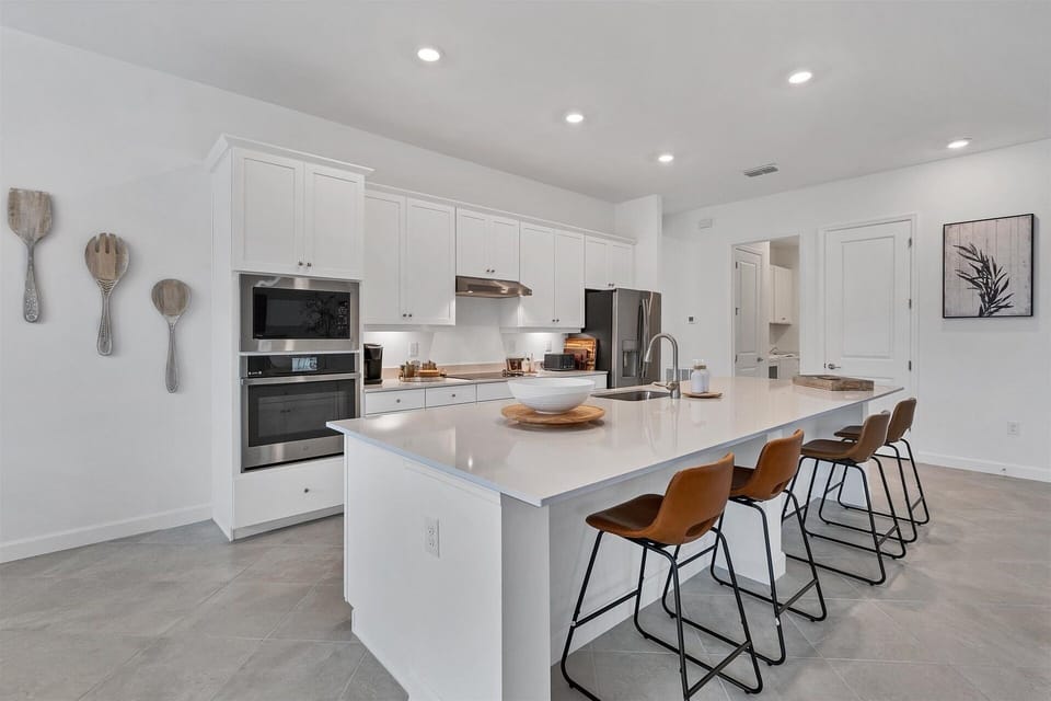 House, 3 Bedrooms | Private kitchen | Fridge, oven, stovetop, coffee/tea maker