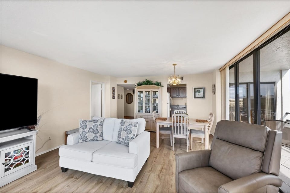 Condo, 2 Bedrooms | Living area | Smart TV