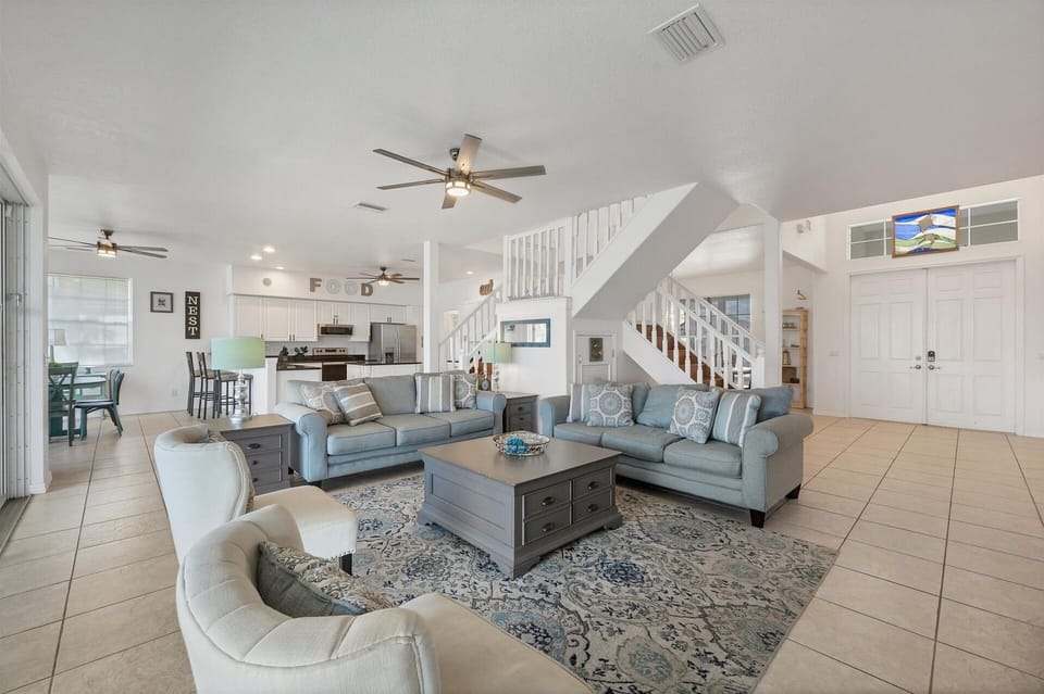 House, 4 Bedrooms | Living area | Smart TV