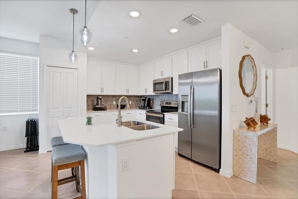 Condo, 3 Bedrooms | Private kitchen | Coffee/tea maker, fridge, oven, toaster