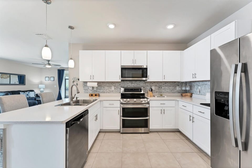 House, 2 Bedrooms | Private kitchen | Fridge, oven, coffee/tea maker, toaster