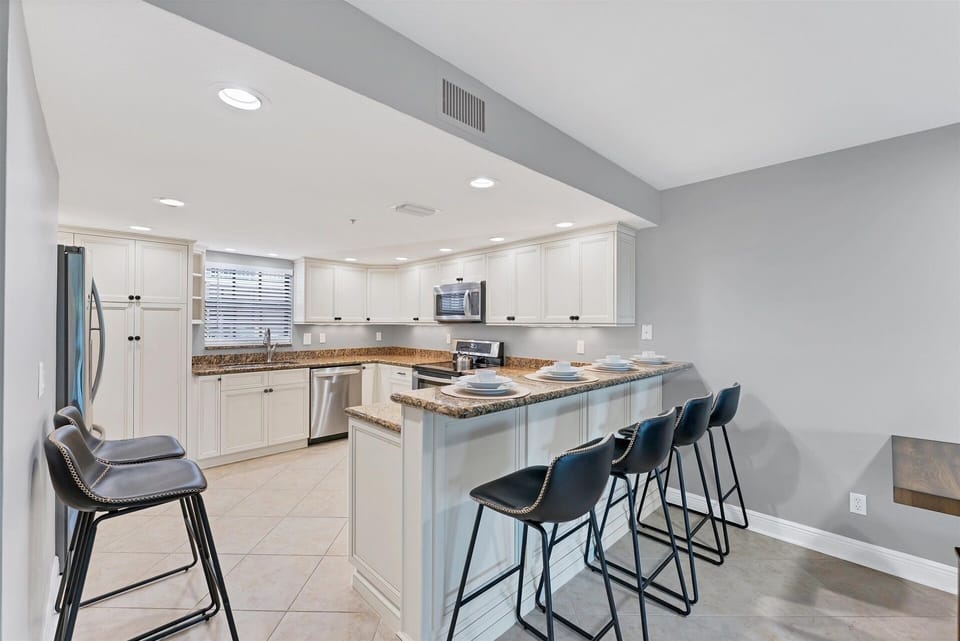 Condo, 3 Bedrooms | Private kitchen | Coffee/tea maker, fridge, oven, toaster