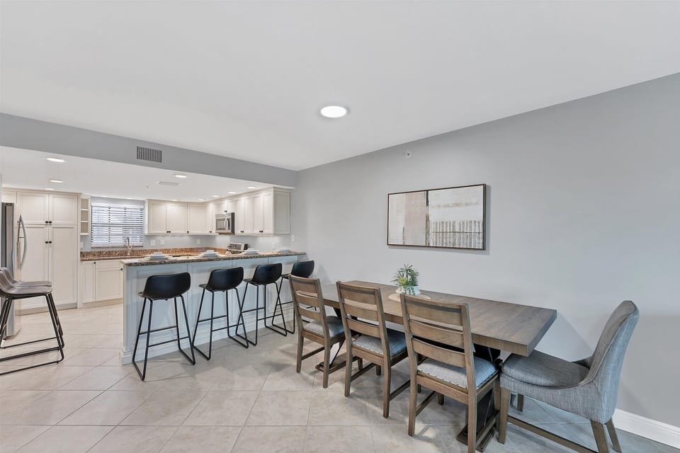 Condo, 3 Bedrooms | Dining
