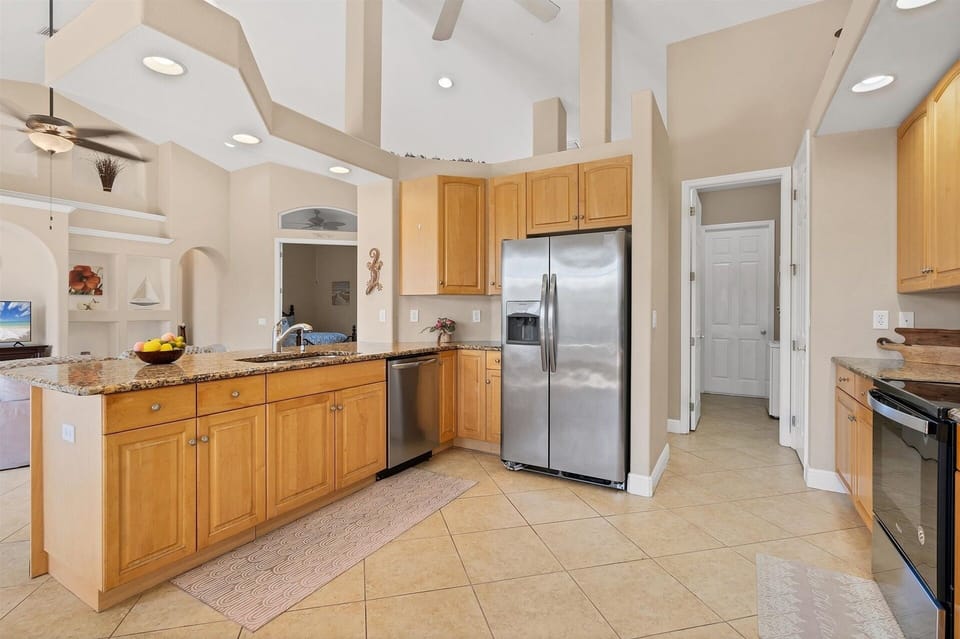 House, 4 Bedrooms | Private kitchen | Coffee/tea maker, fridge, oven, toaster