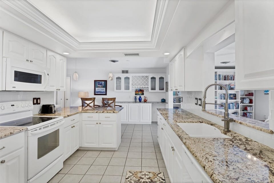 House, 2 Bedrooms | Private kitchen | Coffee/tea maker, fridge, oven, toaster
