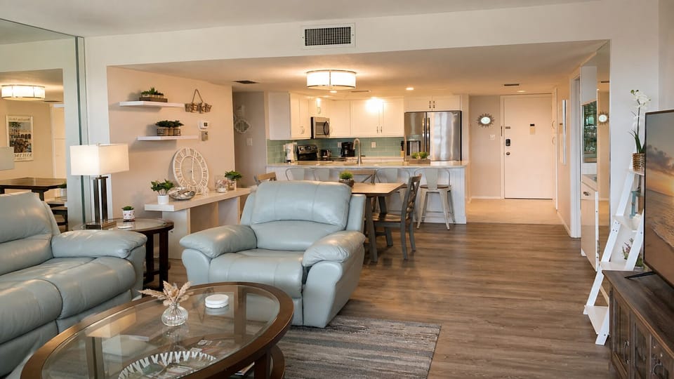 Condo, 2 Bedrooms | Living area | Smart TV