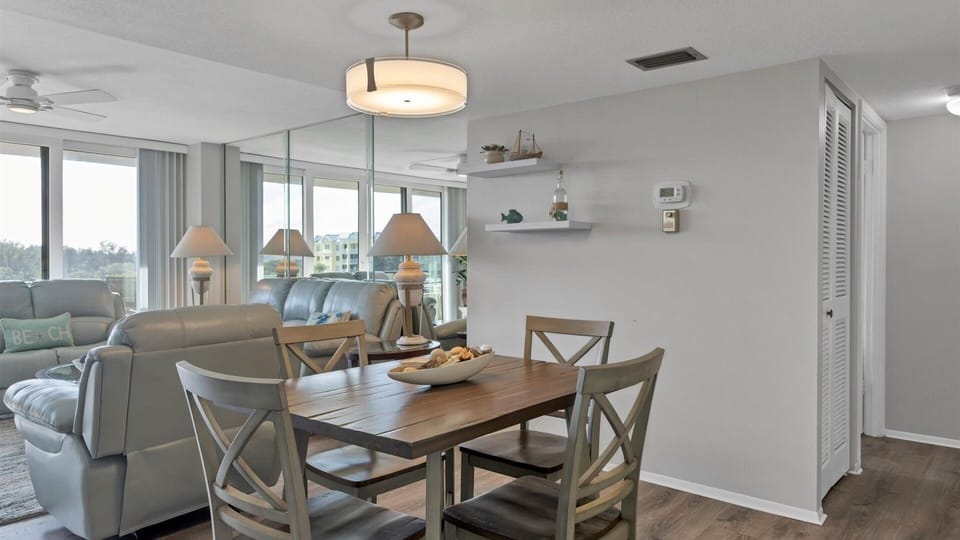 Condo, 2 Bedrooms | Dining