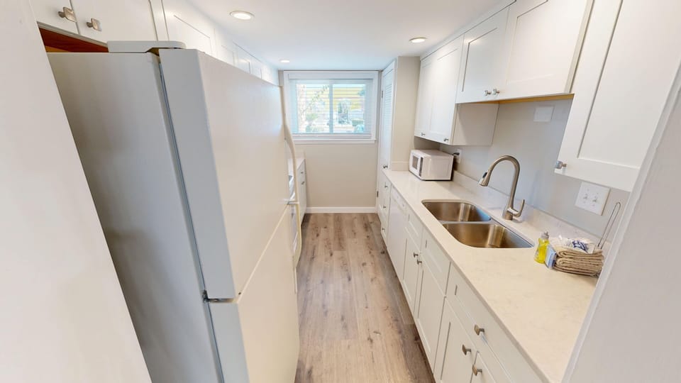 Townhome, 3 Bedrooms | Private kitchen | Fridge, oven, coffee/tea maker, toaster