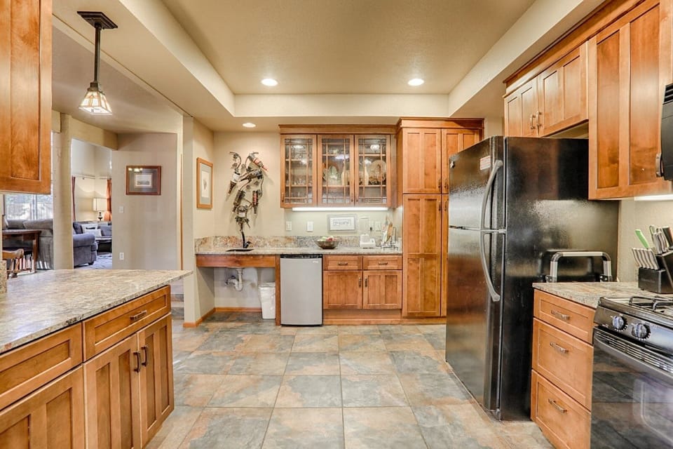 House, 4 Bedrooms | Private kitchen | Fridge, oven, coffee/tea maker