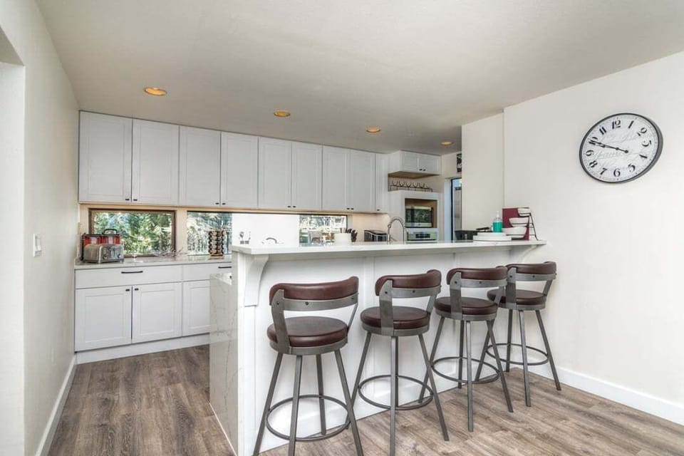 House, 3 Bedrooms | Private kitchen | Fridge, oven, coffee/tea maker, toaster