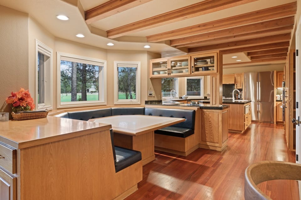House, 5 Bedrooms | Private kitchen | Fridge, oven, coffee/tea maker