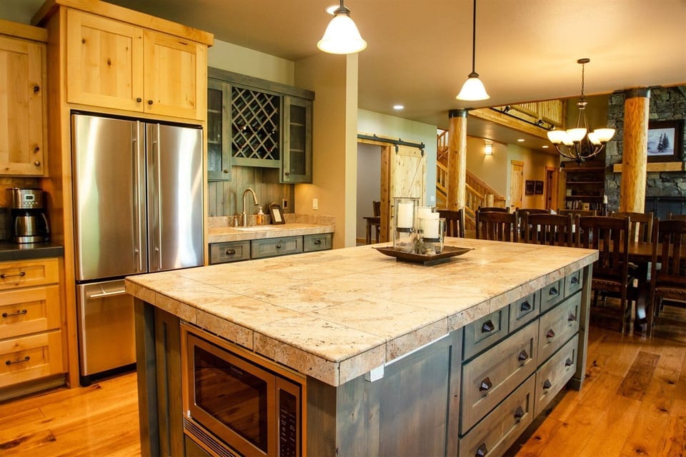 House, 5 Bedrooms | Private kitchen | Fridge, oven, coffee/tea maker