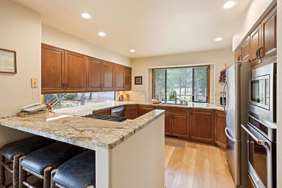 House, 4 Bedrooms | Private kitchen | Fridge, oven, coffee/tea maker, toaster