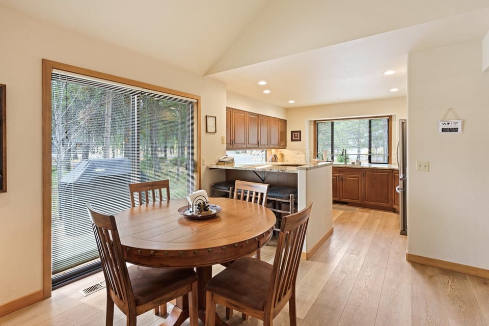 House, 4 Bedrooms | Dining