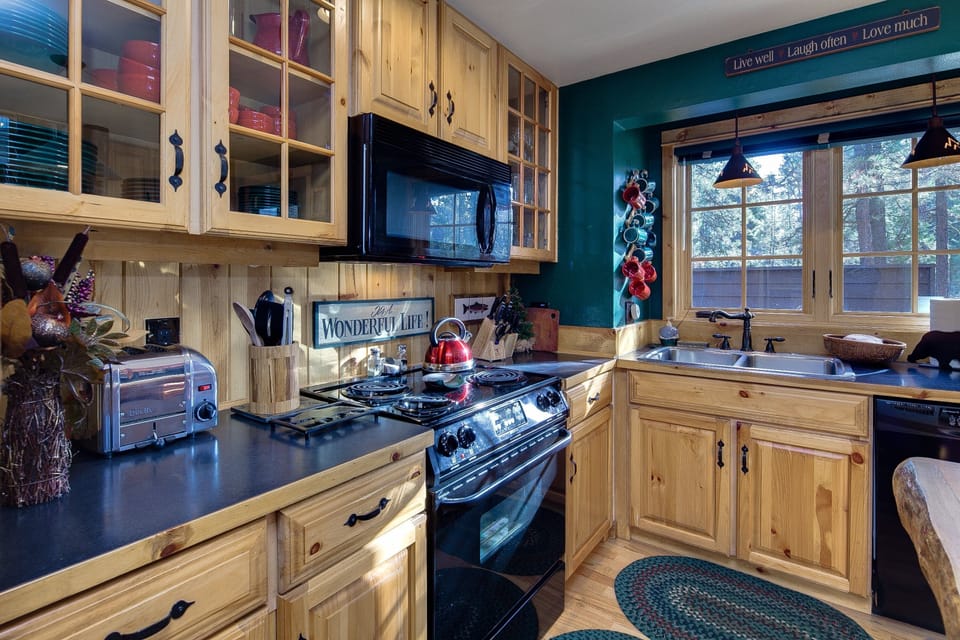 House, 3 Bedrooms | Private kitchen | Fridge, oven, coffee/tea maker, toaster