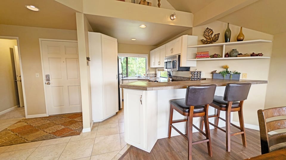 Condo, 2 Bedrooms | Private kitchen | Fridge, oven, coffee/tea maker, toaster