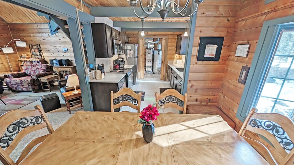 House, 2 Bedrooms | Dining