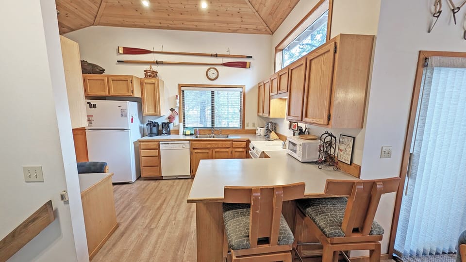 House, 3 Bedrooms | Private kitchen | Fridge, oven, coffee/tea maker, toaster