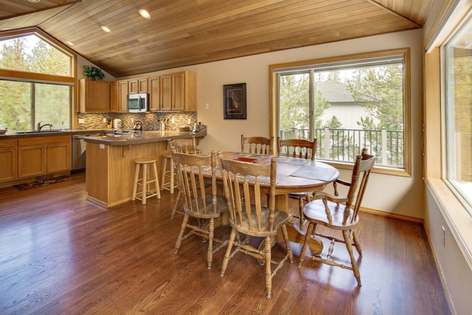 House, 2 Bedrooms | Private kitchen | Fridge, oven, coffee/tea maker, toaster