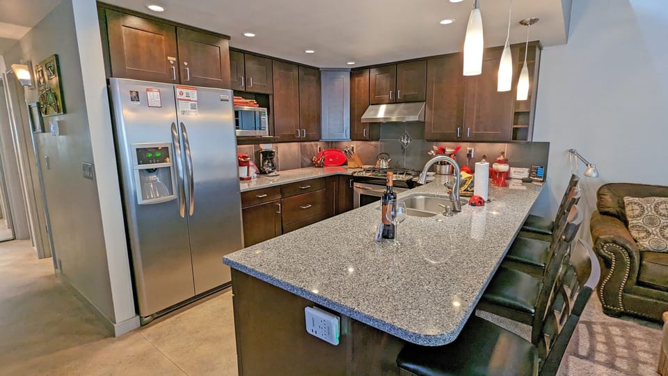 Condo, 2 Bedrooms | Private kitchen | Fridge, oven, coffee/tea maker, toaster