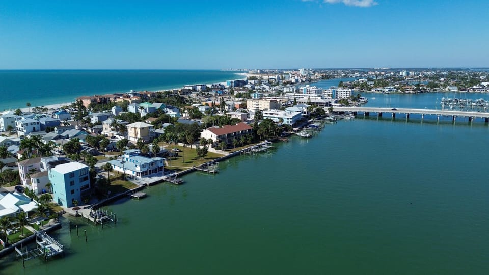 House, Multiple Beds (Curvy Coco) | Aerial view