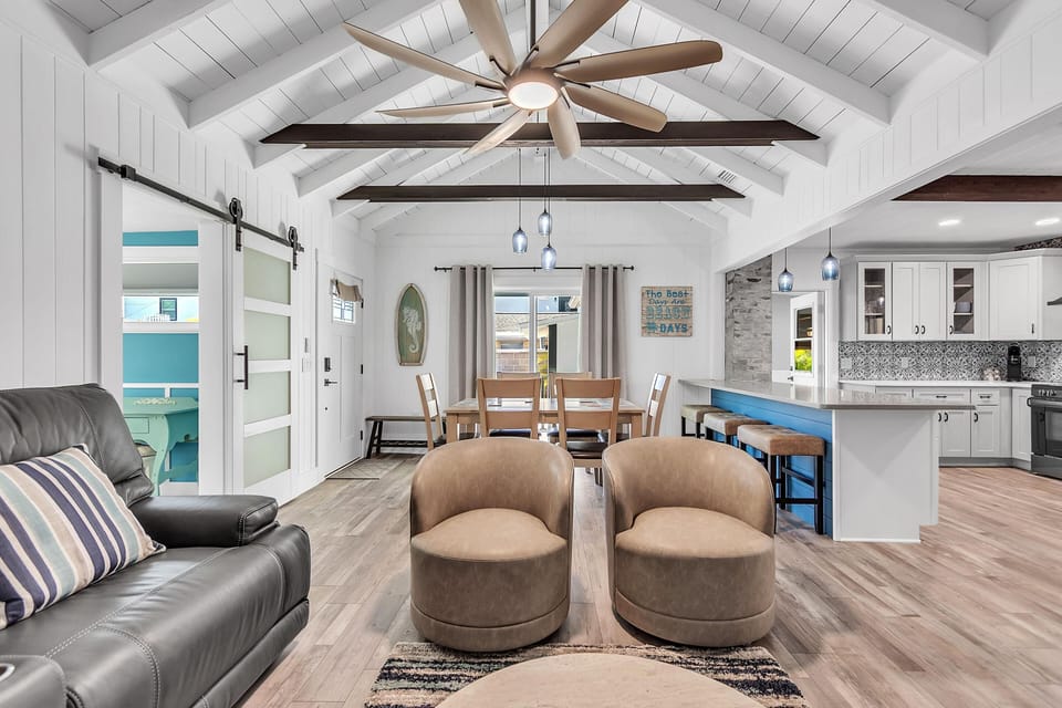 House, Multiple Beds (Curvy Coco) | Living area