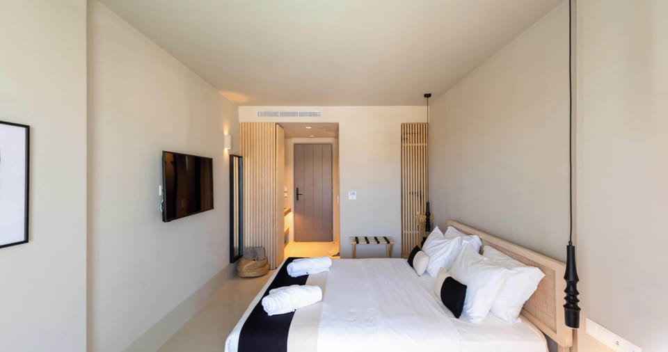 Double Room, Balcony, Sea View | In-room safe, desk, free WiFi, bed sheets