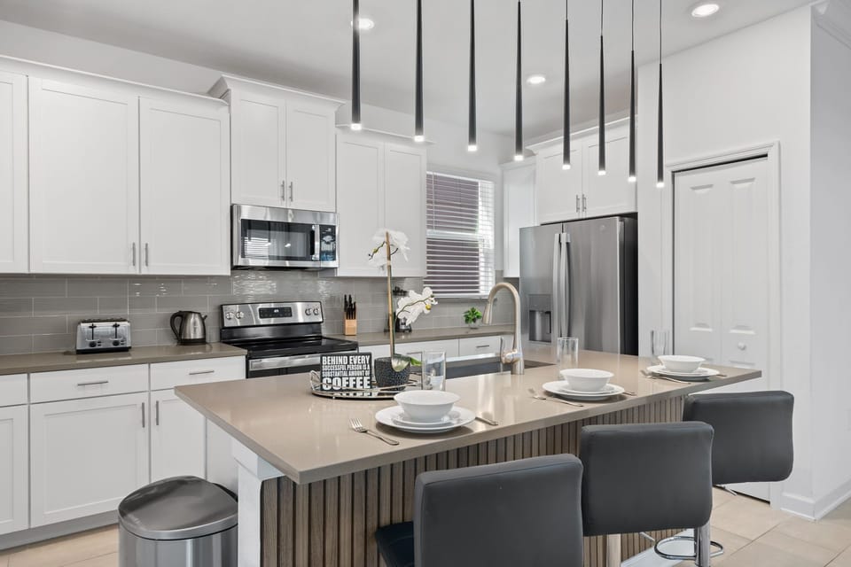 House (5 Bedrooms) | Private kitchen | Microwave, oven, highchair, blender