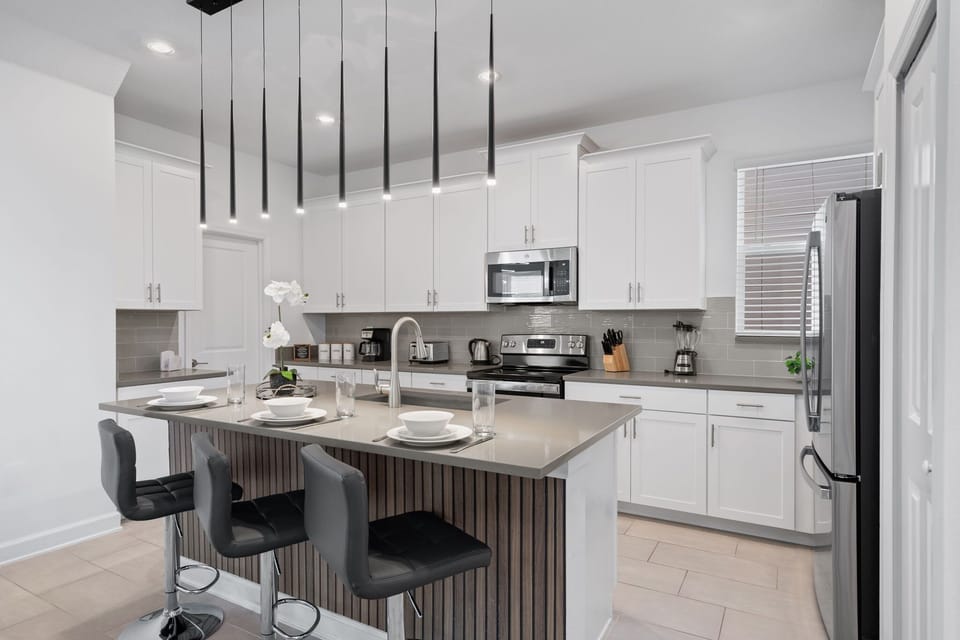 House (5 Bedrooms) | Private kitchen | Microwave, oven, highchair, blender