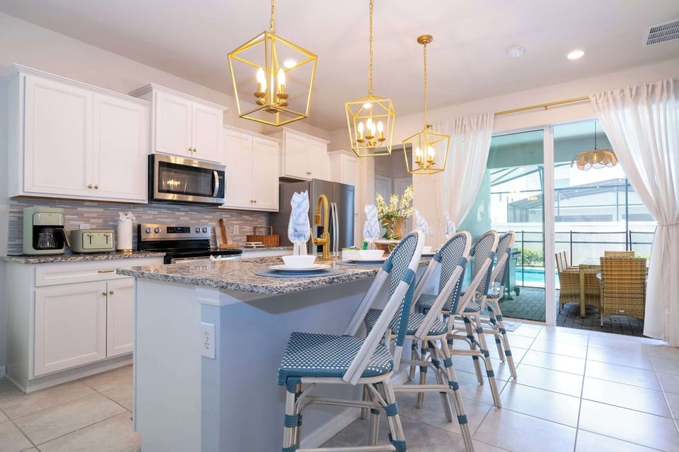 House (5 Bedrooms) | Private kitchen | Microwave, oven, highchair, blender