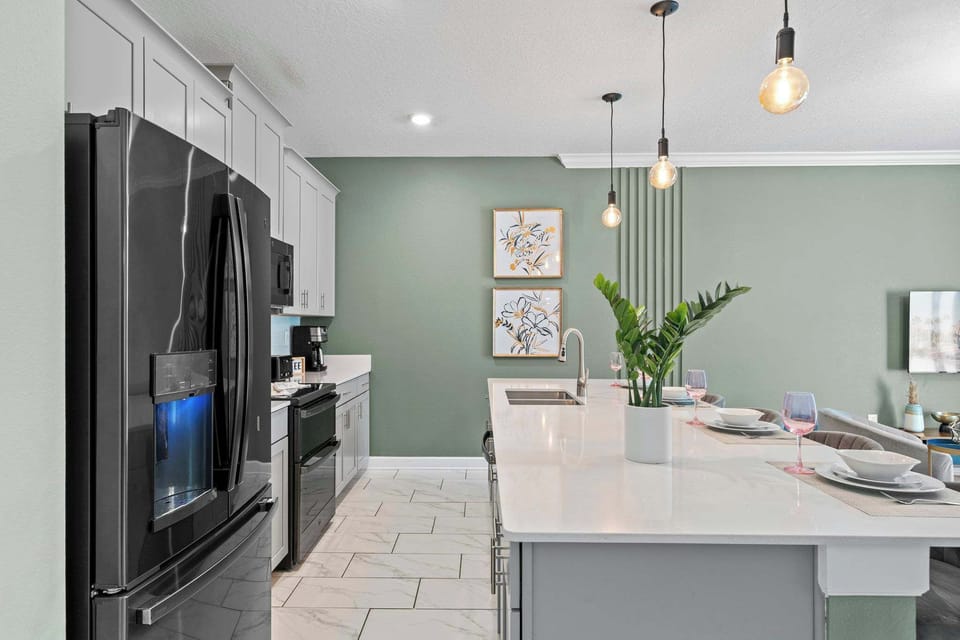 Villa (4 Bedrooms) | Private kitchen | Microwave, oven, highchair, blender