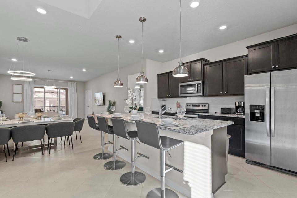 House (Multiple Bedrooms) | Private kitchen | Microwave, oven, highchair, blender