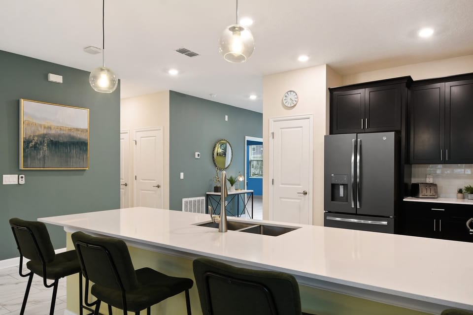 House (Multiple Bedrooms) | Private kitchen | Microwave, oven, highchair, blender