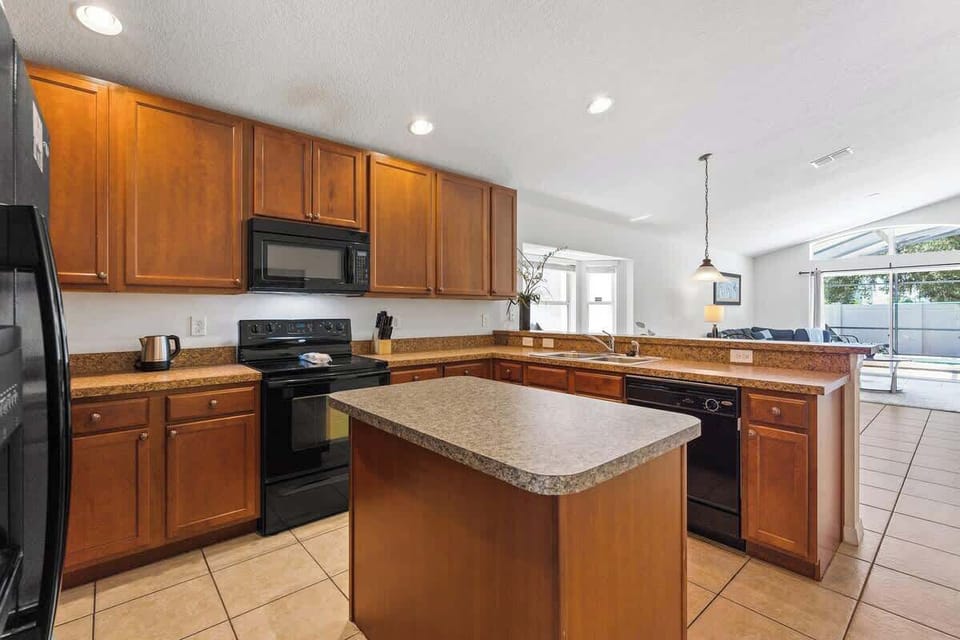 House (4 Bedrooms) | Private kitchen | Microwave, oven, highchair, blender