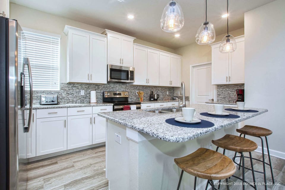 House (5 Bedrooms) | Private kitchen | Microwave, oven, highchair, blender
