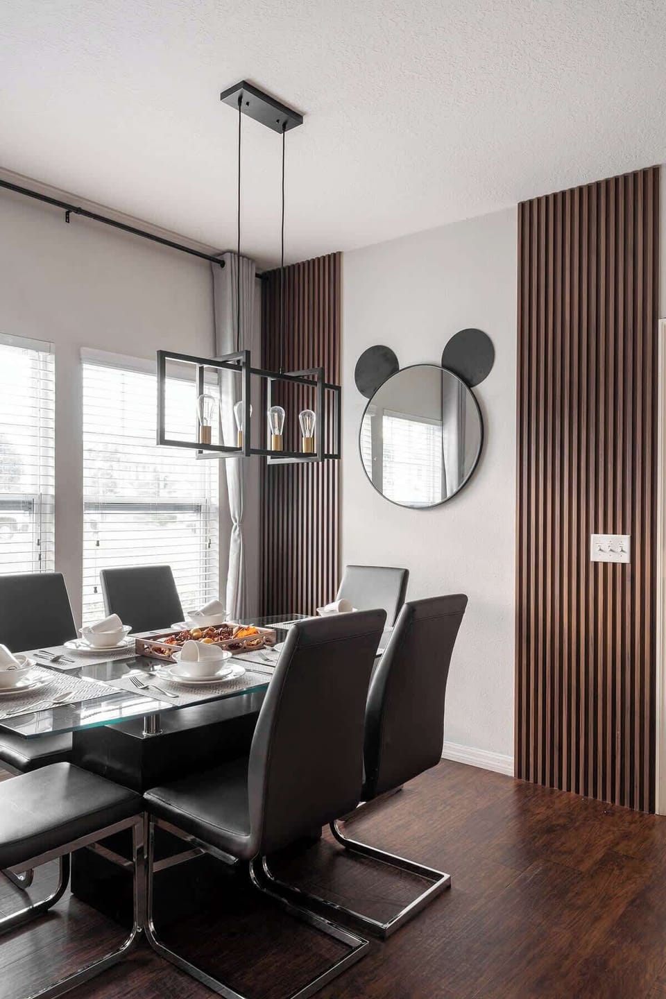 Villa (4 Bedrooms) | In-room dining