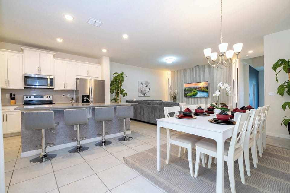 Villa (4 Bedrooms) | Living area | 42-inch Smart TV with cable channels