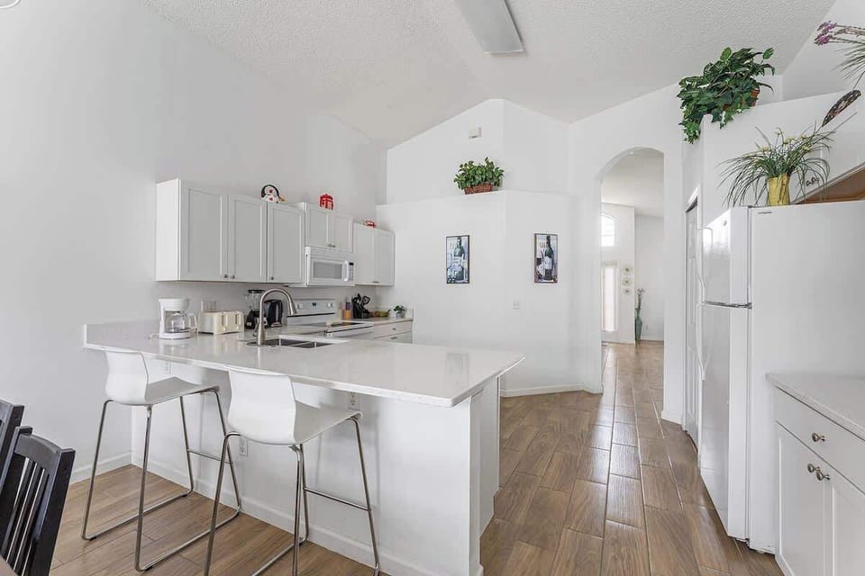 House (4 Bedrooms) | Private kitchen | Microwave, oven, highchair, blender