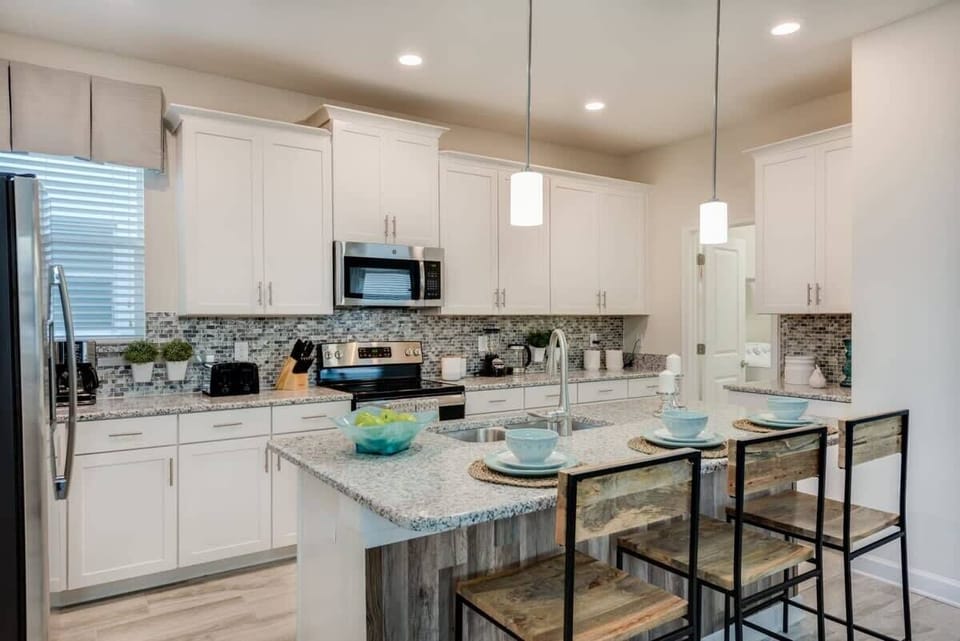House (5 Bedrooms) | Private kitchen | Microwave, oven, highchair, blender