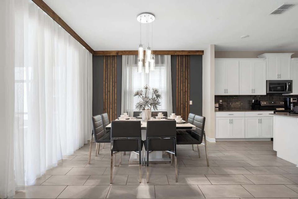 House (6 Bedrooms) | Private kitchen | Microwave, oven, highchair, blender