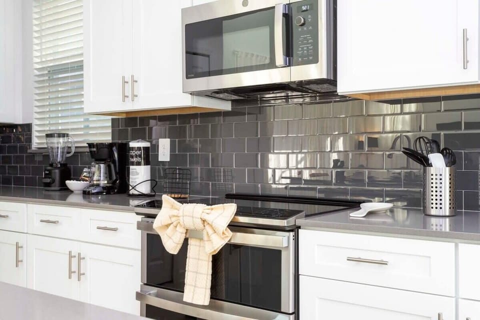 House (5 Bedrooms) | Private kitchen | Microwave, oven, highchair, blender