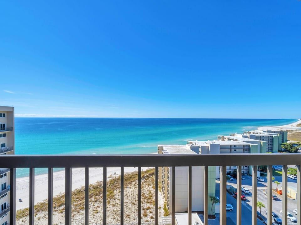 Condo, 1 King Bed (Pinnacle Port PH-36 - Caspian Pearl) | Property grounds