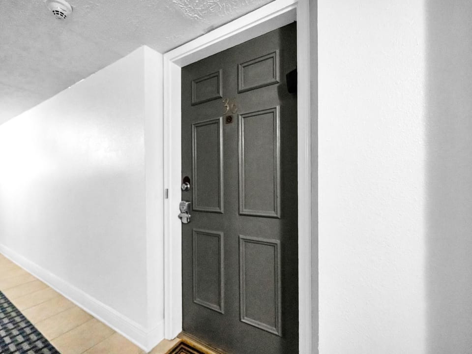 Condo, 1 King Bed (Pinnacle Port PH-36 - Caspian Pearl) | Interior