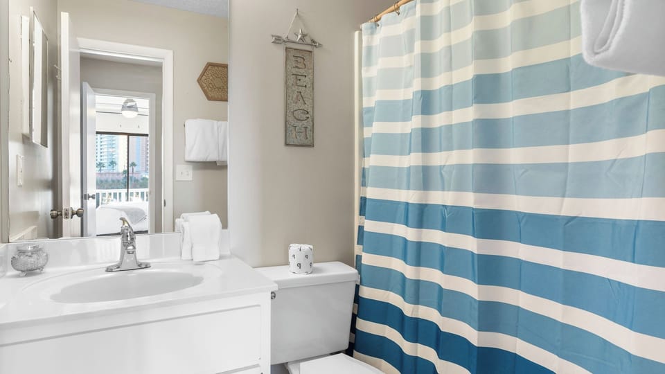 Steps to the Beach Pool, Tennis, & Putting Green Southwinds H12 by Avantstay Cottage in Panama City Beach