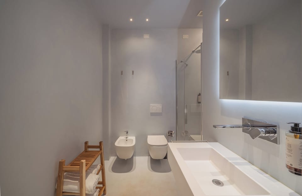 Camera Matrimoniale con Bagno Privato | Bathroom | Shower, hair dryer, bathrobes, towels